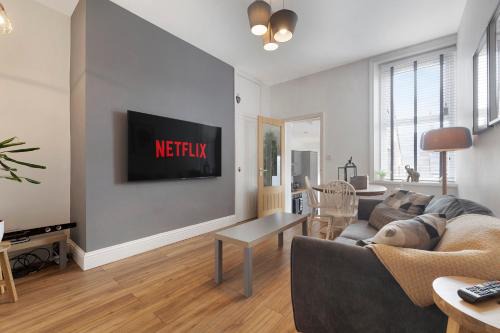 Heaton House | New! 2BR in Biddlestone road