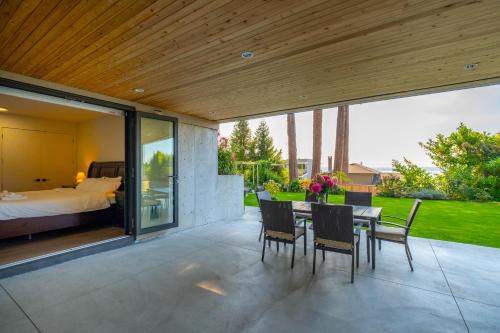Dundarave House | New 2BR Suite With Great Ocean View in West Vancouver