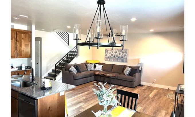 Ammon Condo | New 3 Bedroom Condo Perfect for an Idaho Adventure
