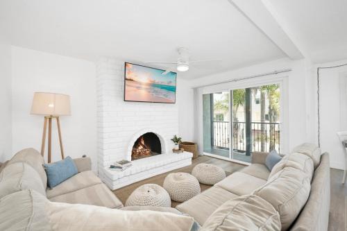 Balboa Peninsula House | NEW - 3 Bedroom near the Balboa Pier and Fun Zone with AC