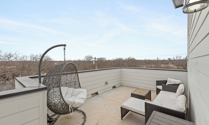 North Austin Civic Association Condo | NEW! 30 day + designed for working professionals