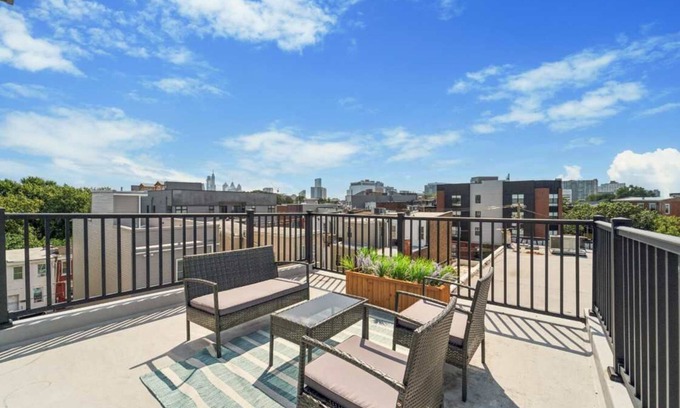 Mantua Apartment | New 3BD/3BA – Roof Deck & City Views