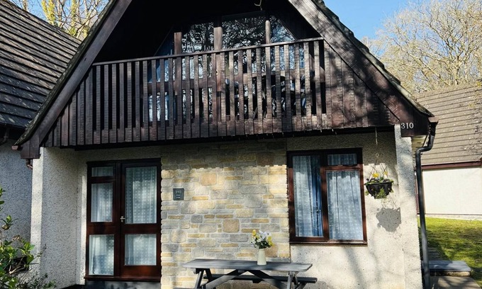 Lelant Ski Chalet | NEW 3BD Swiss Style Chalet St Ives Holiday Village