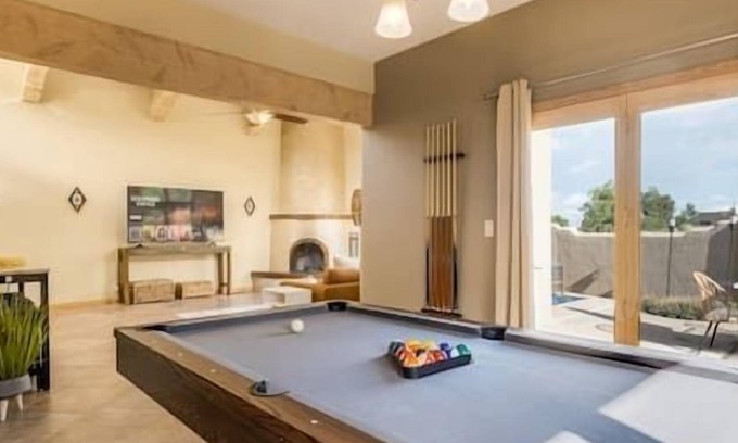 Sandia Heights South House | ❤️New 3BR Adobe House in ABQ w/ Pool Table