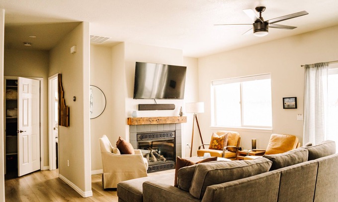 Donnelly House | NEW 3King beds/2 bath, views, near Tamarack, Lake Cascade, kids/pet-friendly,