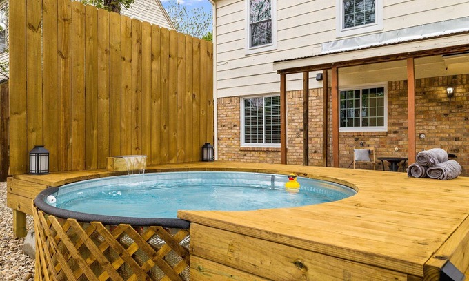 South Arlington House | NEW! 4 Bed 2.5 Bath, House w/Cowboy Pool and Fire Pit in Central DFW!