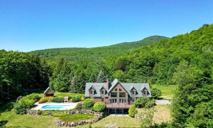 Jackson Ski Chalet | NEW 4 bedroom mountaintop chalet just above North Conway, ideal location.