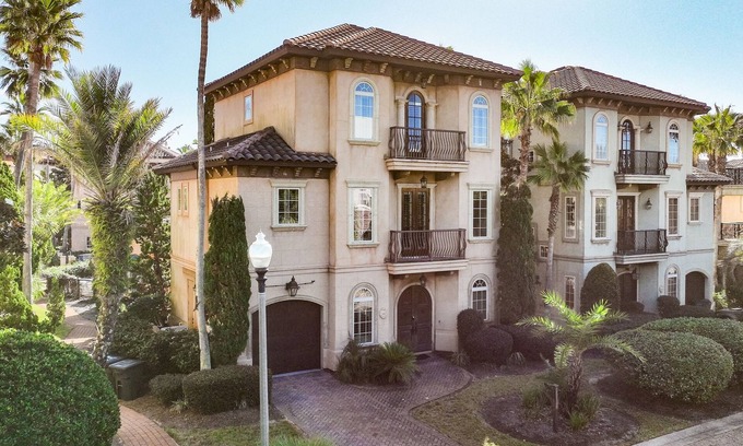 St. Tropez House | ~ New ~ 4Br/3.5Ba ~ Luxury Home ~ 5 Minute Walk to beach