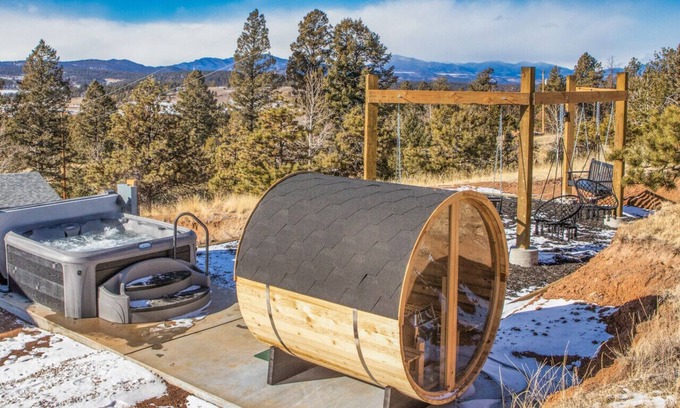 Florissant House | NEW 4BR w/Mountain Views, Hot Tub, Sauna, Arcade