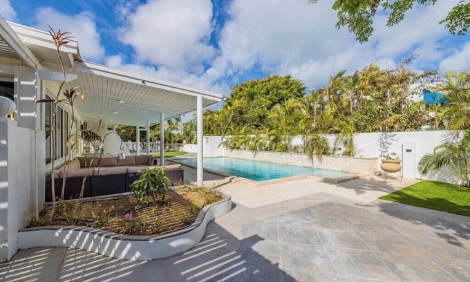 Koyari Villa | New 5 Bedroom Private Pool near superfood