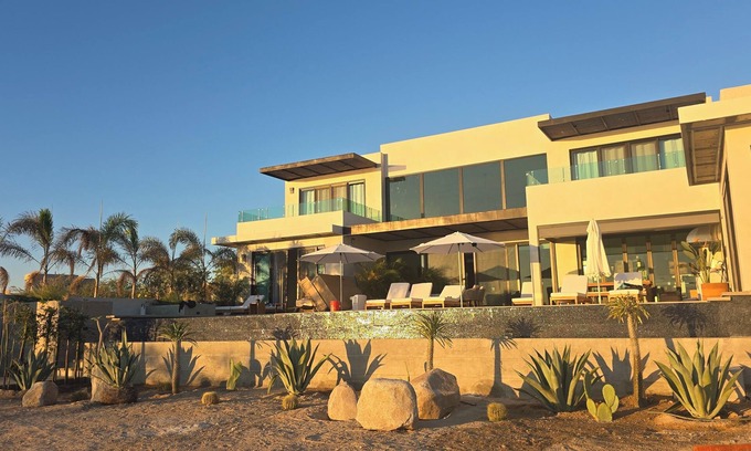 La Ventana House | New 5bdr-6bth, Pickleball, Pool, Jacuzzi, Sauna, Cold Plunge, 1/2 Mile to Beach