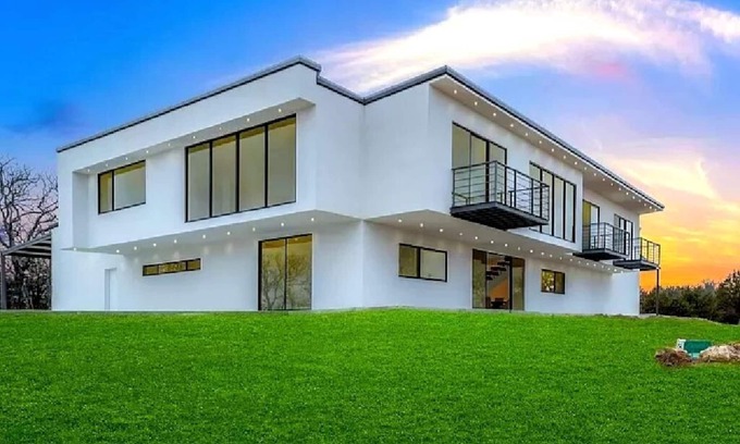 Ardmore House | New! 9200sqft of Pure LUX 2.2M