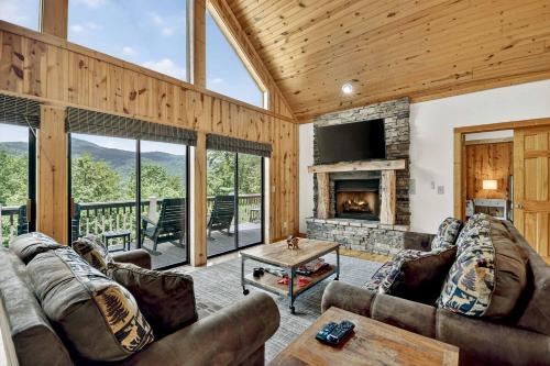 Cleveland House | New Aananda Lookout - Hot Tub Arcade Pool Table