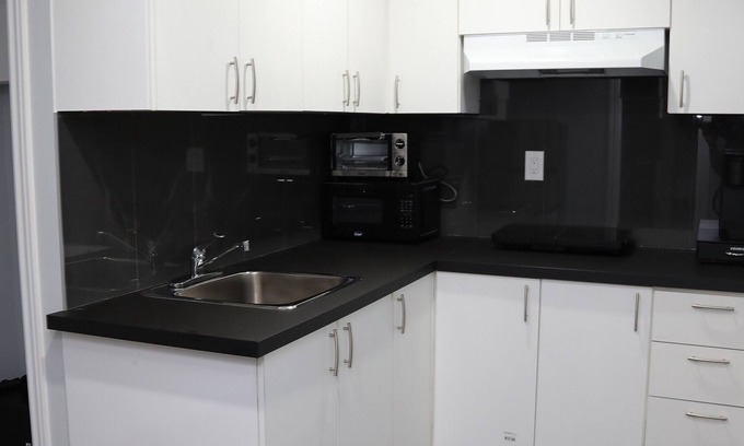 Woodstock House | New Adorable 1-Bedroom House Just off of HWY-401