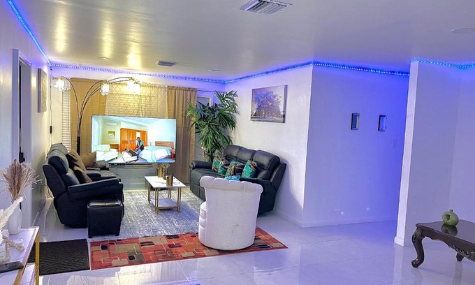 Pompano Beach Villa | New Air VACATION FUN