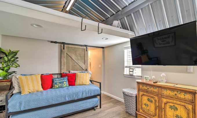 Fairhope Apartment | NEW! Alabama Tiny Home Vacation Rental, Dogs Okay!