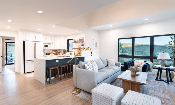 Gorgosa Condo | ★New and Modern! Chef's kitchen, views, parking, .5 mi from transit center