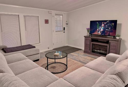 Beaufort House | New And Spacious. Pets Yes