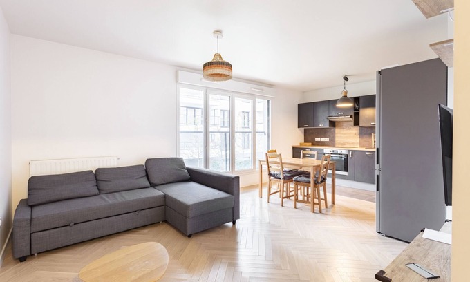 Bois-Colombes Apartment | New apartment and nice neighborhood