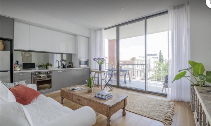 Fremantle Apartment | New apartment in the historic West End close to cafes bars and restaurants.
