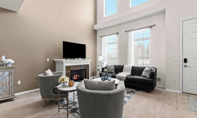 Auburn Hills House | *NEW* Auburn Hills DT Condo