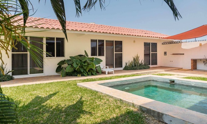 Emiliano Zapata Apartment | NEW! Beach 660 mts, Tropical Garden, BBQ, Pool