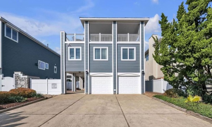 Croatan Beach House | NEW! Beach House 7Bd 5Bth Pool/Hot Tub/Boating