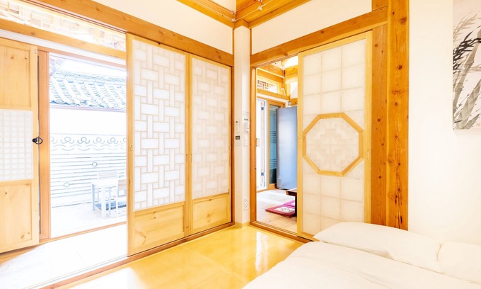 Cheongunhyoja-dong House | NEW Beautiful Korean HANOK by the Palace 5BR+4BTH
