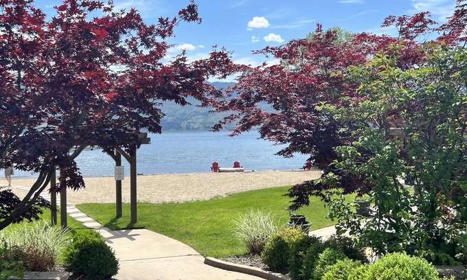 Westbank Condo | New Beautiful Lakefront 1400 sq ft, 2 BR + Den, 2 Level ground floor walk out.