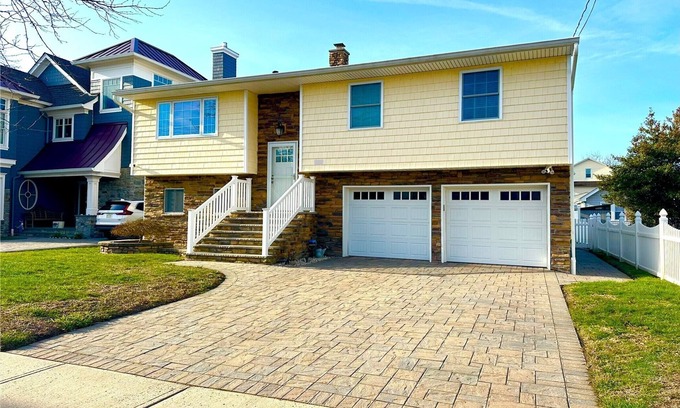 Wall House | NEW-Belmar Shore House by the Sea! n1.5 Blocks to Beach with 6 badges & Parking