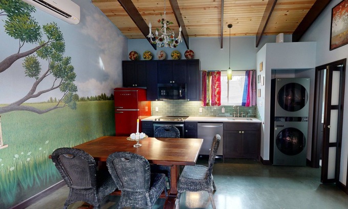 Capital View Cottage | New Boho Hillcrest cottage, fully furnished, month minimum