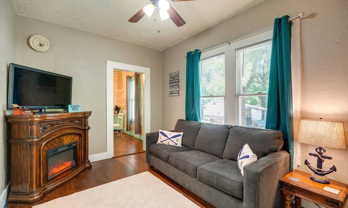 New Braunfels Cottage | New Braunfels Vacation Rental on Lake Dunlap!
