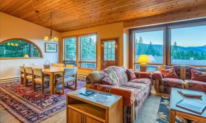 Big Sky Condo | New - Bright and Cozy Condo in Big Sky