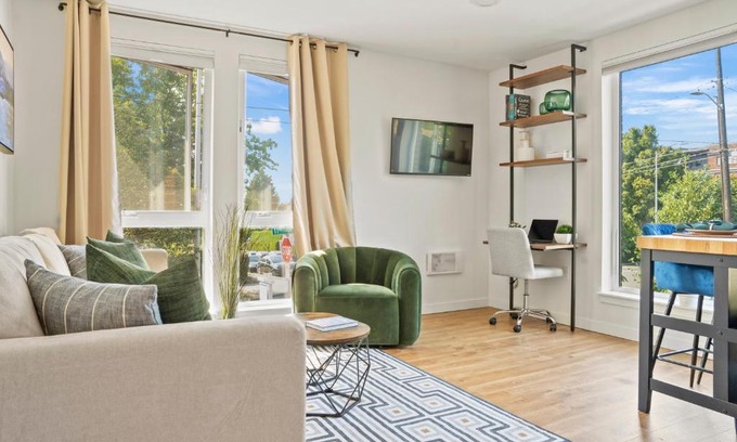Capitol Hill Apartment | NEW Bright Capitol Hill Condo, Great Location Views