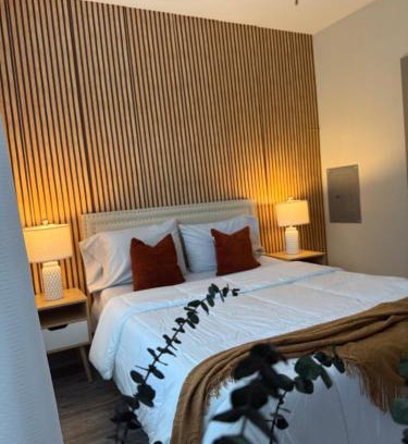 Lindridge-Martin Manor Apartment | NEW Buckhead black and white suite