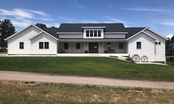 Rapid City House | New build by canyon lake 25 minutes from Sturgis Rally