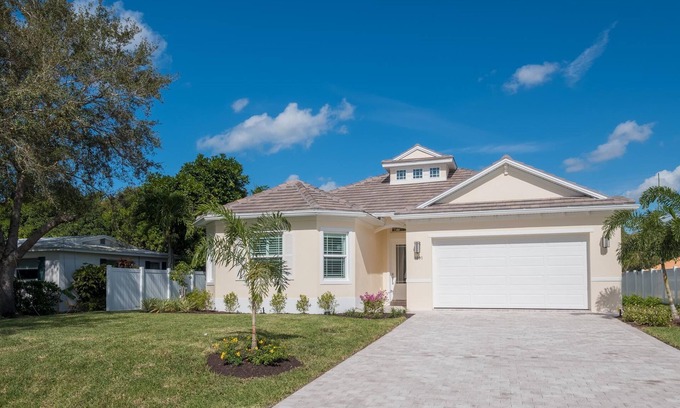 Central Naples Villa | New build dream villa "Kristin" right in the heart of Naples