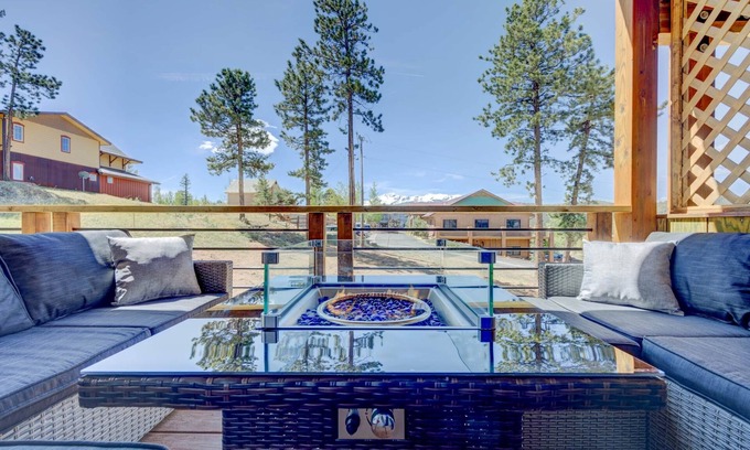 Woodland Park House | NEW BUILD w/EV CHARGER. Ice-melt system in driveway