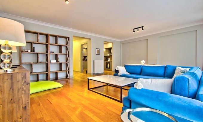 Cihangir Apartment | New Build with Modern Amenities and Balcony