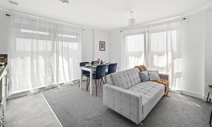 George Green Apartment | New Building 2 Bed 2 Bath Minutes From Heathrow