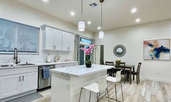 Tustin House | #New Built#3BR#Private Hm 🏠 ,Tustin, Irvine,Disney, Convention, Golf & Beaches!