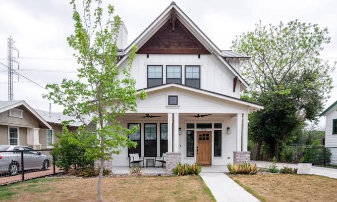 Alta Vista House | New-built 5 bedrooms, 3.5 baths Craftsman