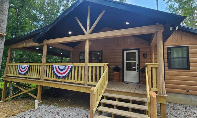 Burkesville Cabin | NEW CABIN-boat parking, 5 min to State Park & golf