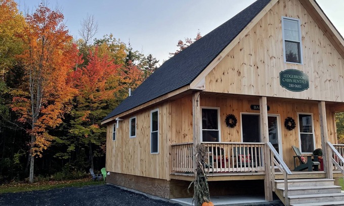 Greenville Cabin | New cabin/Downtown Greenville-Moosehead Lake, ME/WIFI/Dogs Ok/2 cabins available