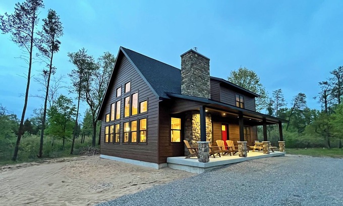 Nekoosa House | NEW CABIN near Lake Arrowhead