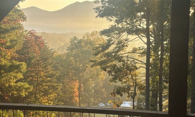 Choestoe Cabin | New cabin on its very own mountain ridge with amazing views and full privacy!
