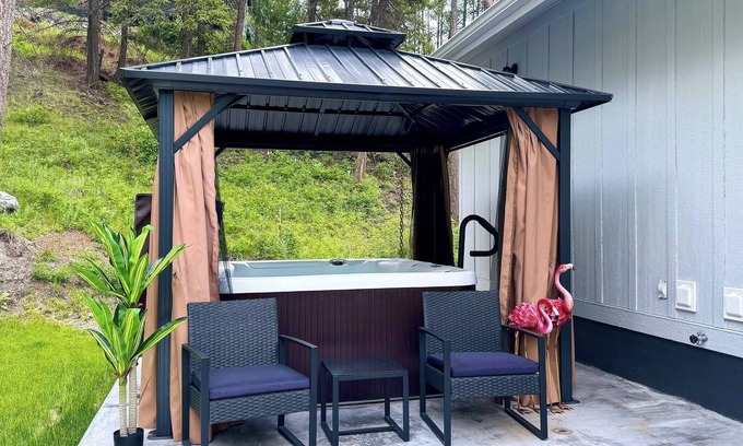 Somers Cabin | New Cabin w/Private Hot Tub and Fire Pit