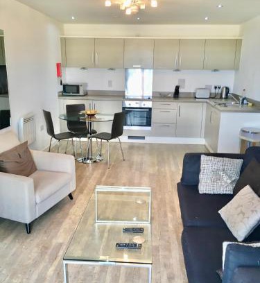 Woking Apartment | New Central Woking 1 and 2 Bedroom Apartments with Free Gym, close to Train Station