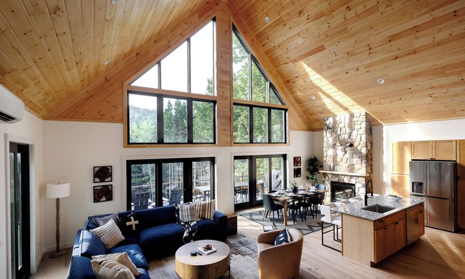 Sunday River Area House | New Chalet! Sleeps 16! HotTub, Xbox, Firepit, Pool Table & More!