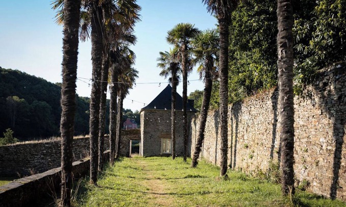 Carantec Cabin | New! Charming 18th-century pavilion